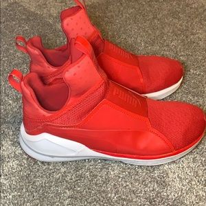 Red Pumas